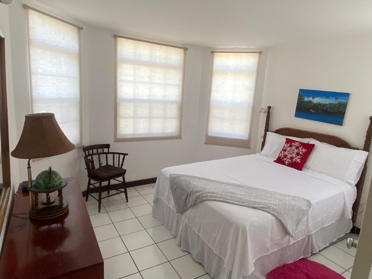 B&B Montego Bay - A19 Sea Castles Ocean View - Bed and Breakfast Montego Bay