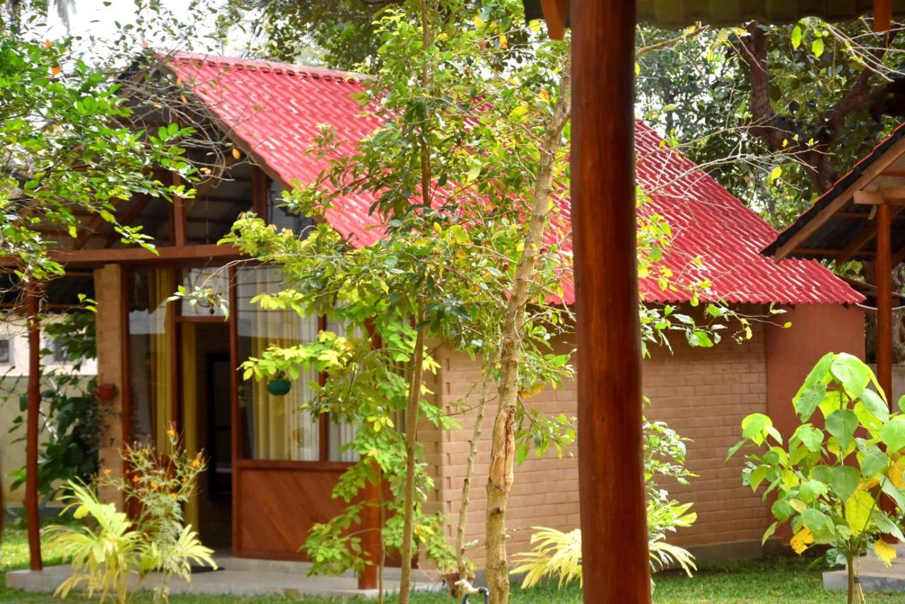 Ranathisara Grand Cabanas - B&B