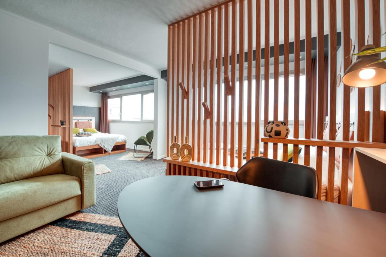 Apartment with Mountain View