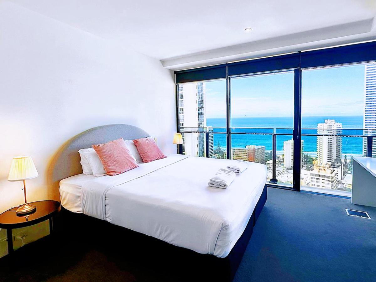 Luxury One Bedroom Apartment Plus Study with Ocean Views