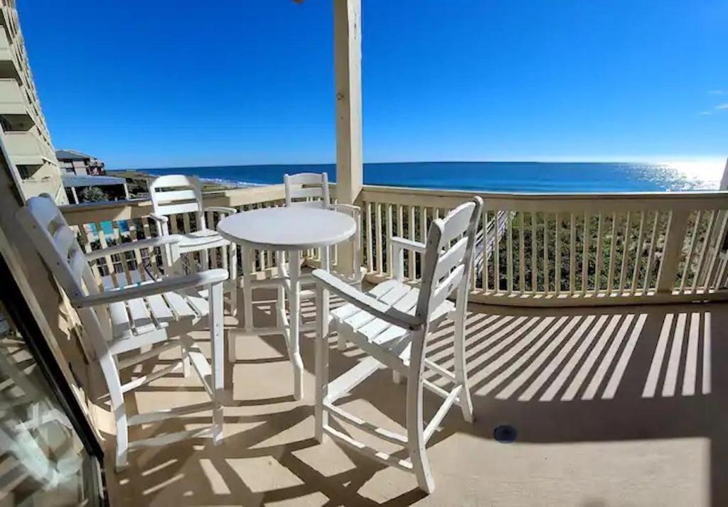 B&B Carolina Beach - Oceanfront Lookout - Bed and Breakfast Carolina Beach