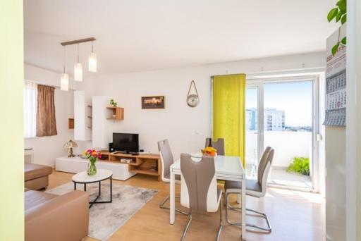 BRIGHT APARTMENT - Ferienwohnung Zadar