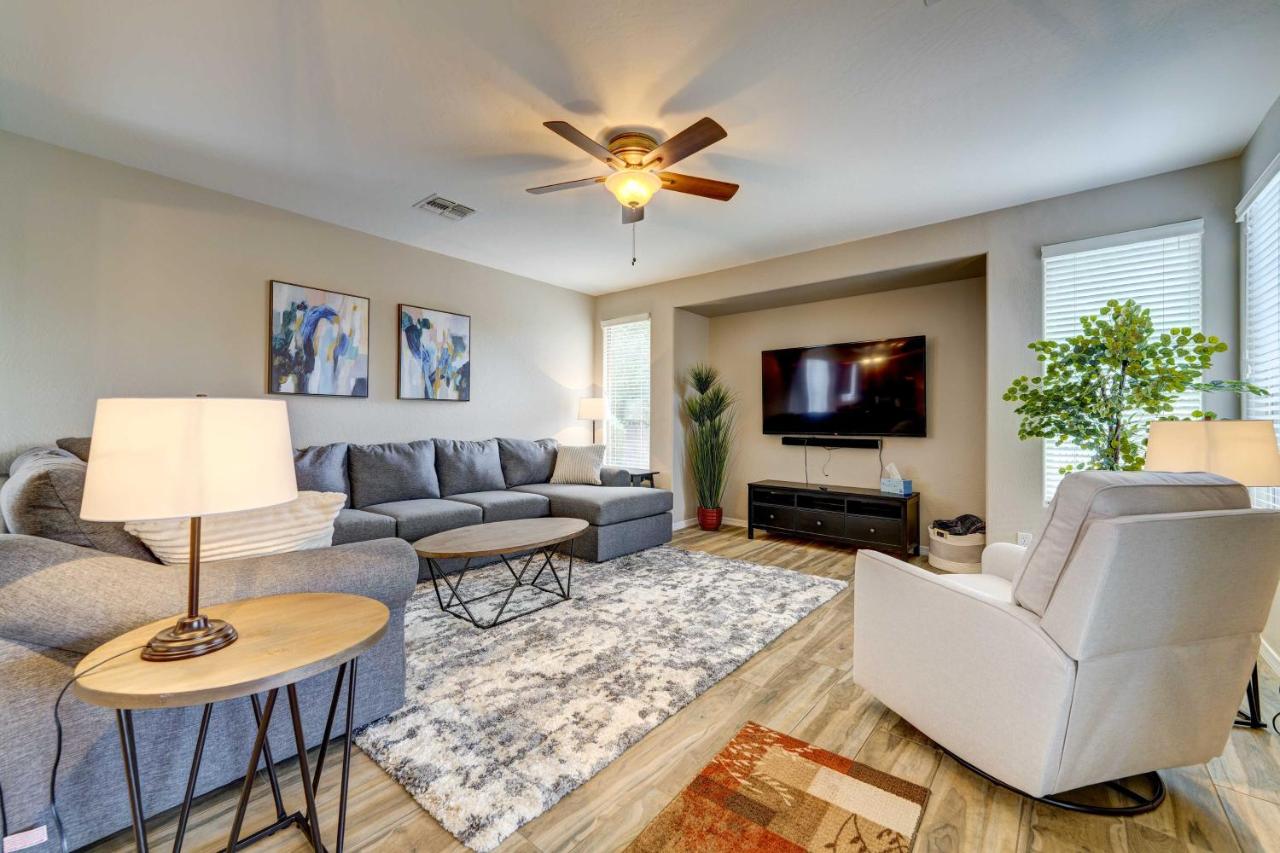 Heated Pool, Community Perks Updated Gilbert Home - B&B