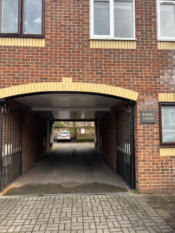 Franklin Suite - Reading City Centre - Free Parking - Close to Station - Bed and Breakfast