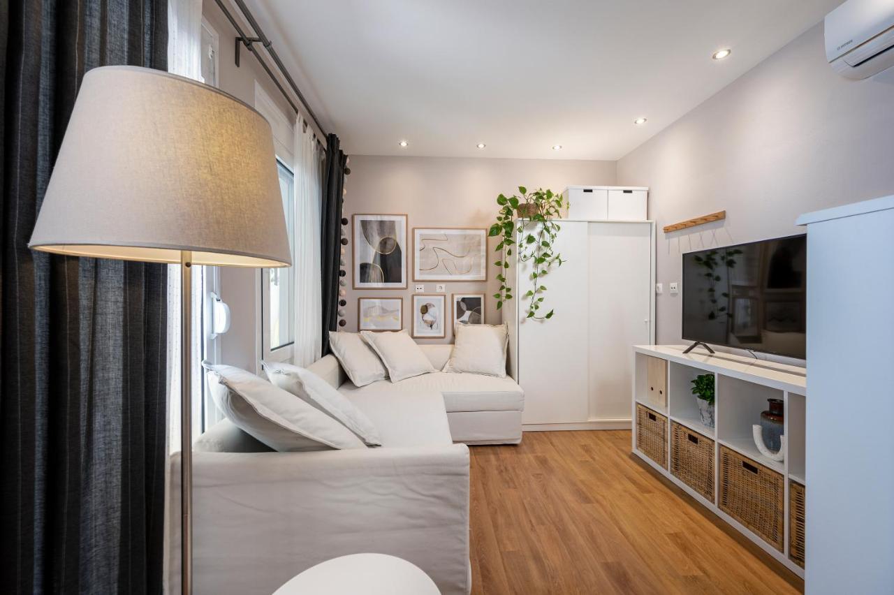 Ocean Breeze Suite 1min to Beach - B&B Kos