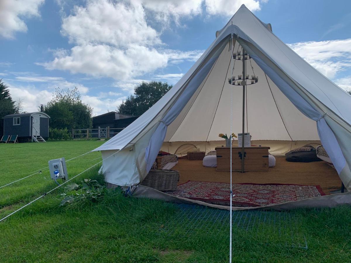Home Farm Radnage Glamping Bell Tent 8, with Log Burner and Fire Pit - B&B