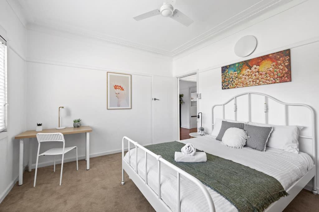 B&B Sydney - NEW 3BR House in Ryde Sleeps 5 - Bed and Breakfast Sydney