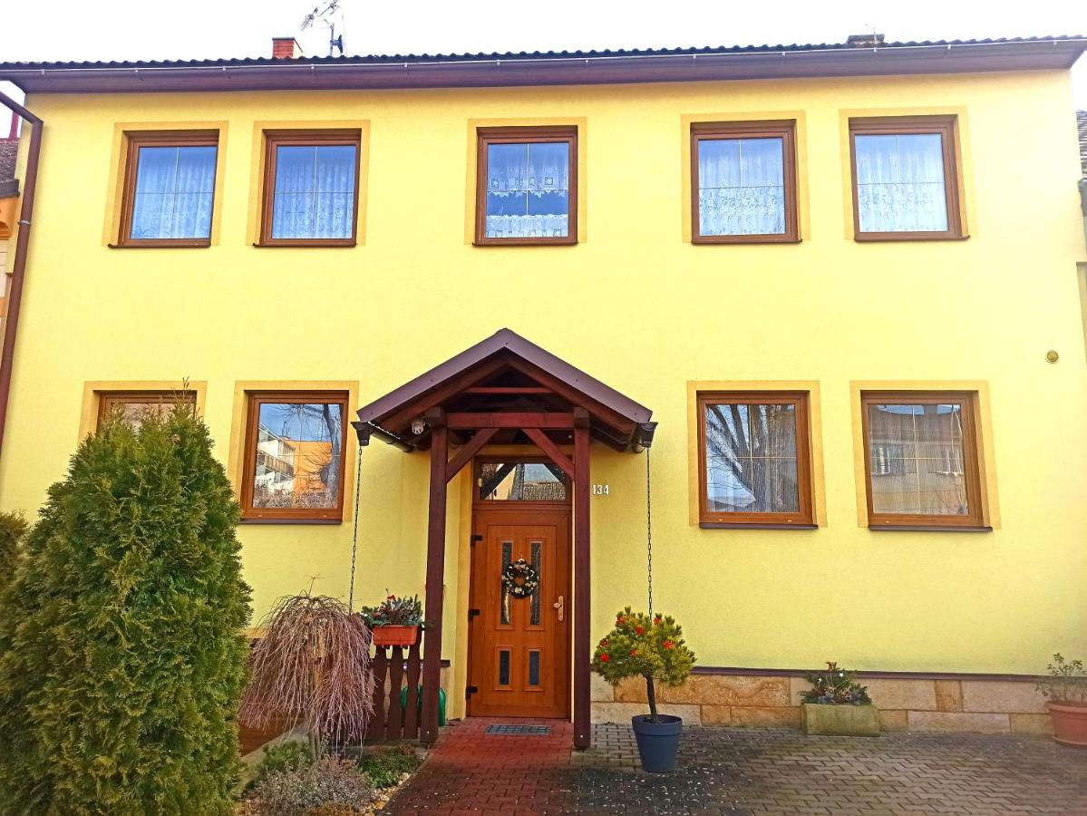 P&P Jičín Apartments - soukromé 2-3 lůžkové pokoje s vlastní kuchyní a koupelnou - Bed and Breakfast