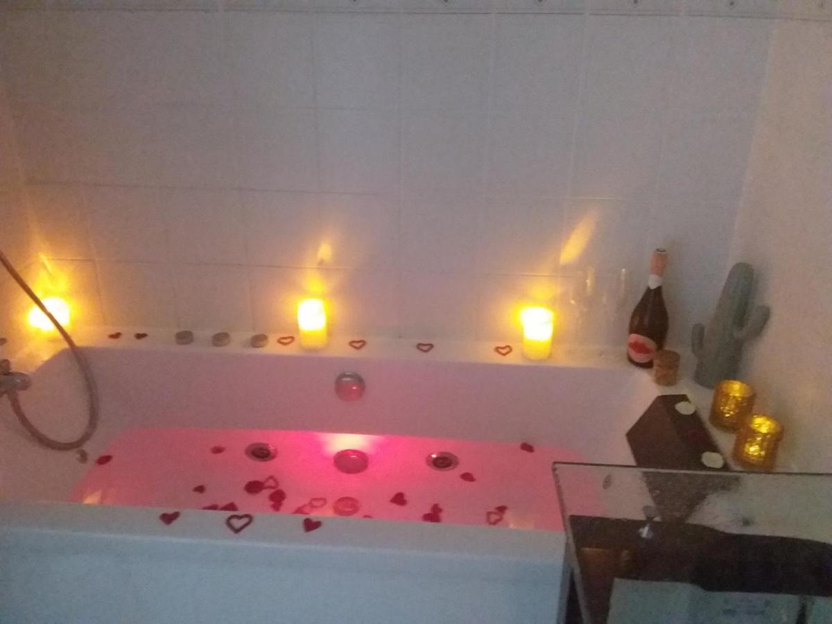 Doppelzimmer mit Whirlpool-Badewanne