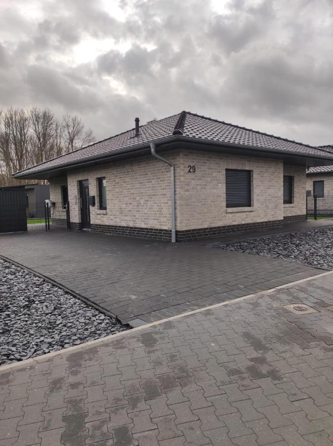 Ferienhaus Luna am schönen Harkebrügger See mit Kamin - Chambres d’hôtes