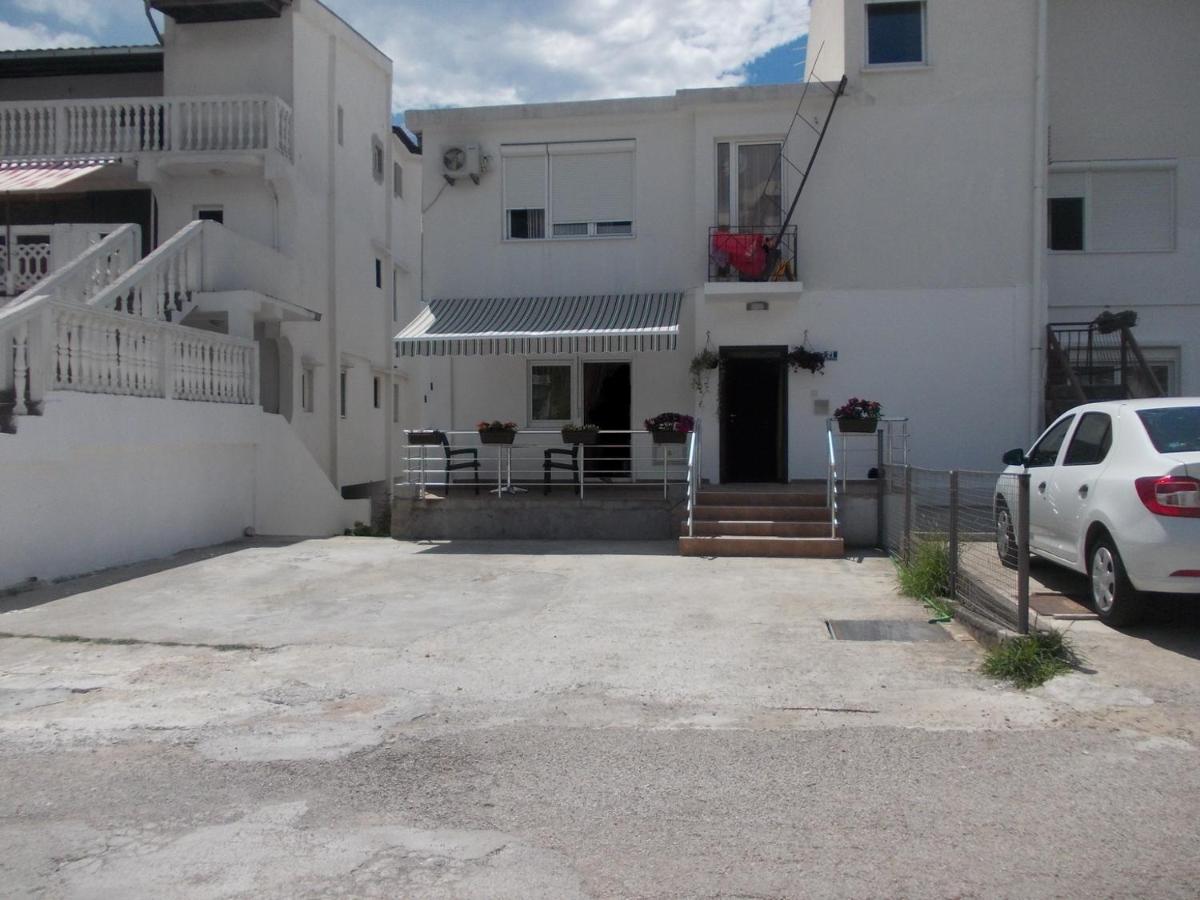 Apartments Idolga - Bed and Breakfast Bar