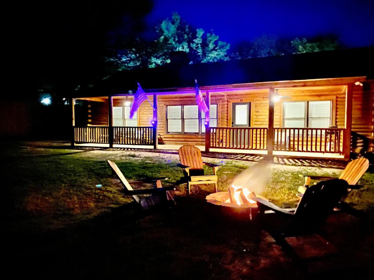Cabin at Chitt's Creek - B&B