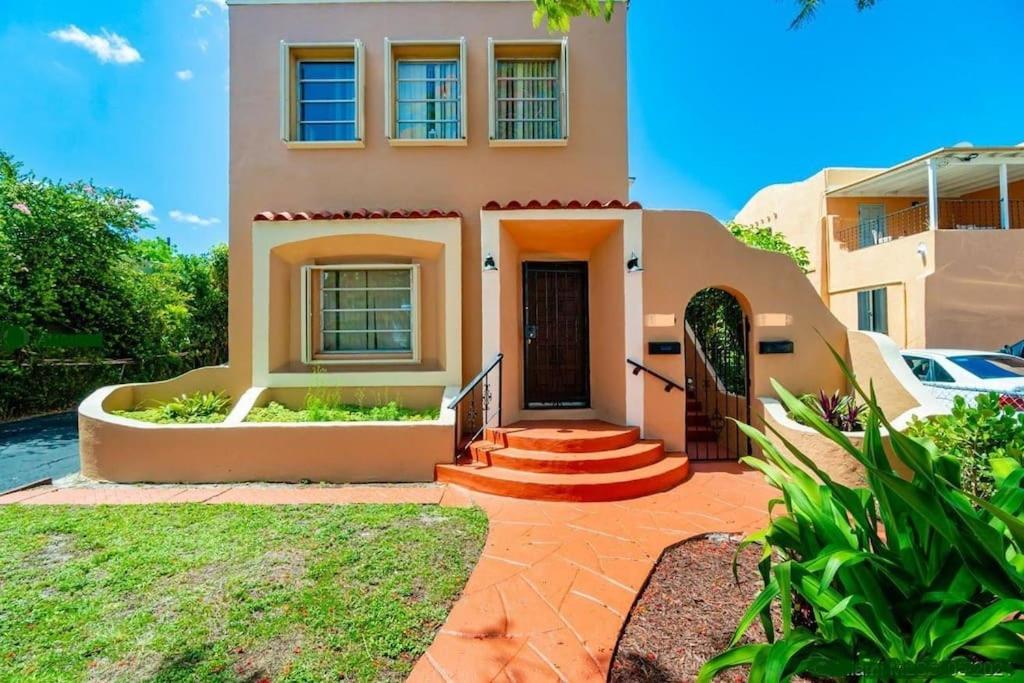 Tropical Charm Little Havana Calle Ocho 2 - Bed and Breakfast Miami