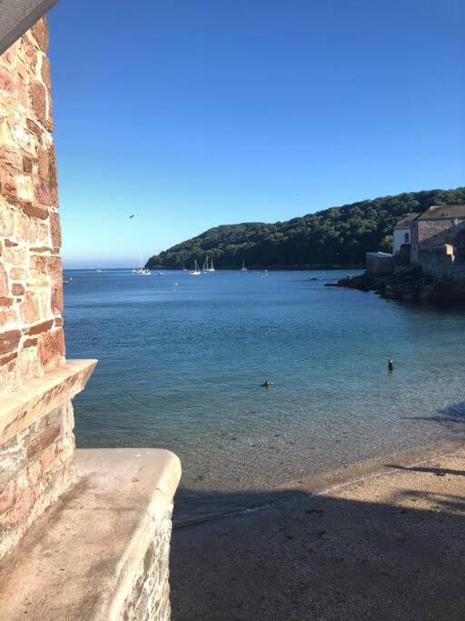 The View, Kingsand, luxurious seafront penthouse apartment with sun trap balcony and incredible sea views - Chambres d'hôtes Kingsand