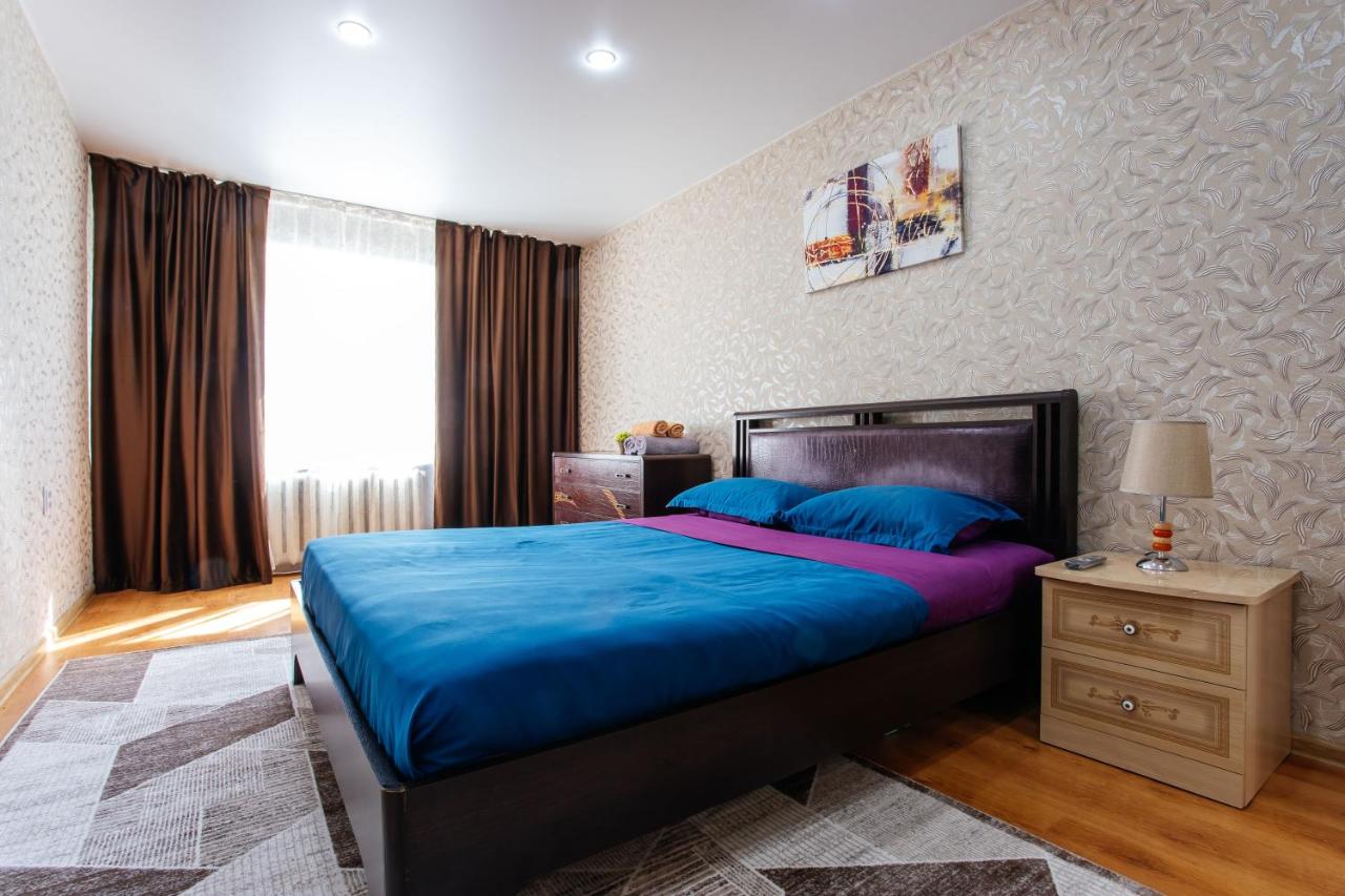 B&B Kostanay - 1 комнатная квартира в центре на Пушкина 92 - Bed and Breakfast Kostanay