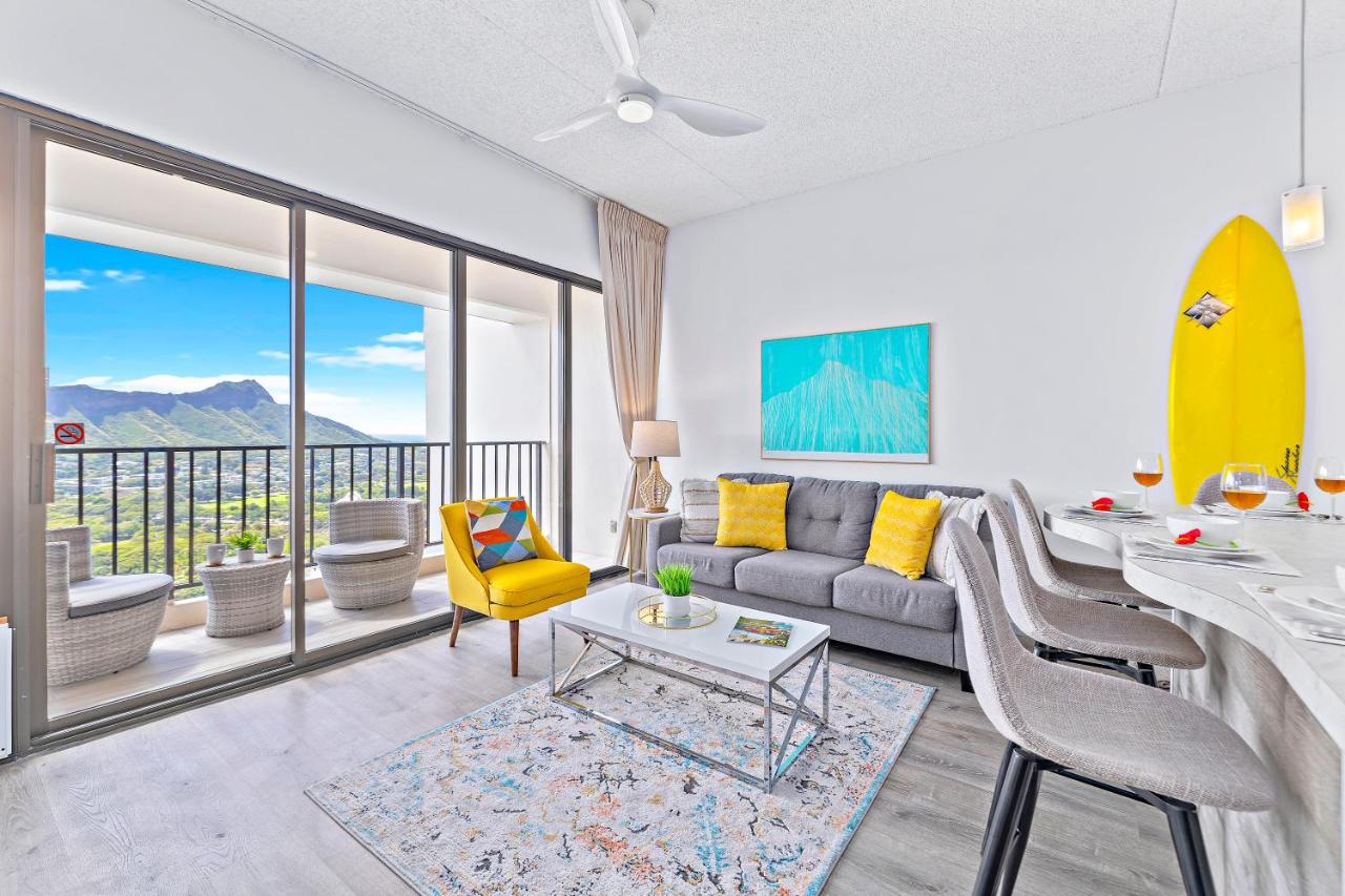 B&B Honolulu - Gorgeous Beach Dream Penthouse with Ocean Views, Parking included - Bed and Breakfast Honolulu