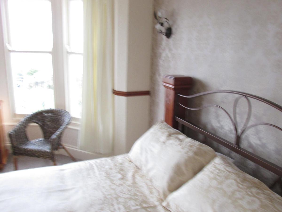 Chambre Double Lit King-Size avec Salle de Bains Commune - Vue sur Mer