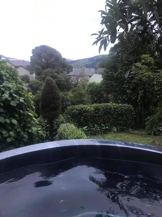 Akaroa Sunshine Views and Spa Pool !!! - Chambres d'hôtes Akaroa