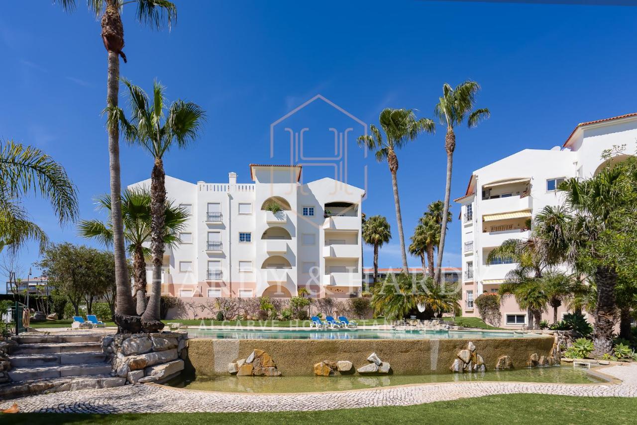 H&H - RARE Amazing Apartment with Panoramic Sea Views near to Meia Praia Beach & Lagos center - B&B