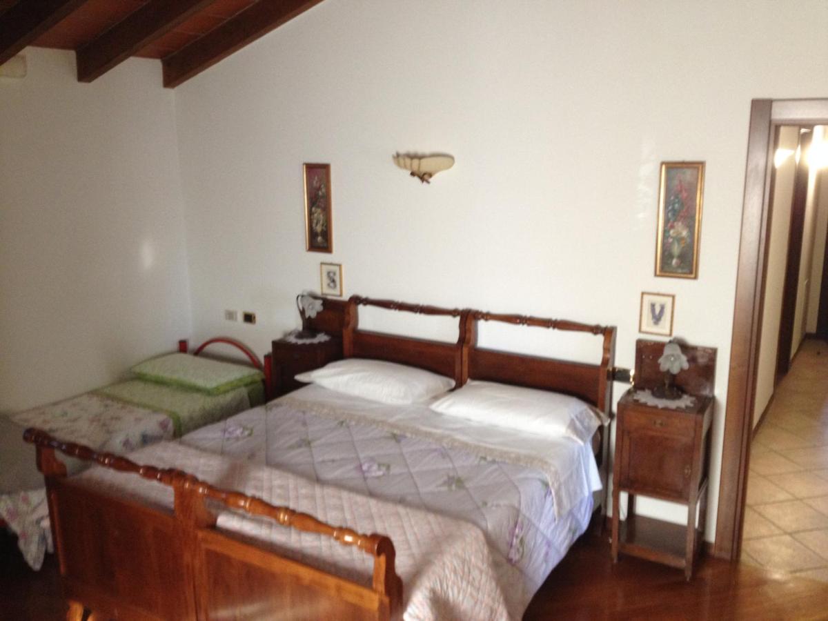 Deluxe Room (2 Adults + 1 Child)