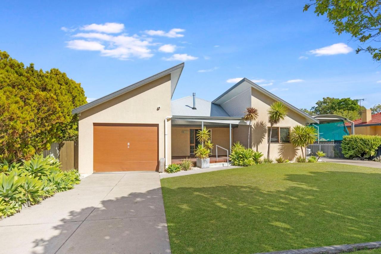 Swell Times Holiday Home Busselton - B&B
