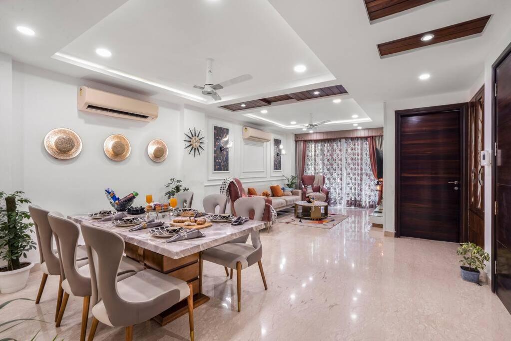 B&B New Delhi - Homlee - Pentagon 3 bhk super luxury flat in Saket - Bed and Breakfast New Delhi