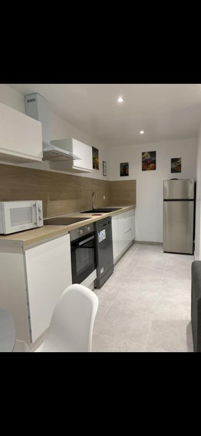 Chez Julie petit appartement une chambre rez jardin maison - B&B Tulle