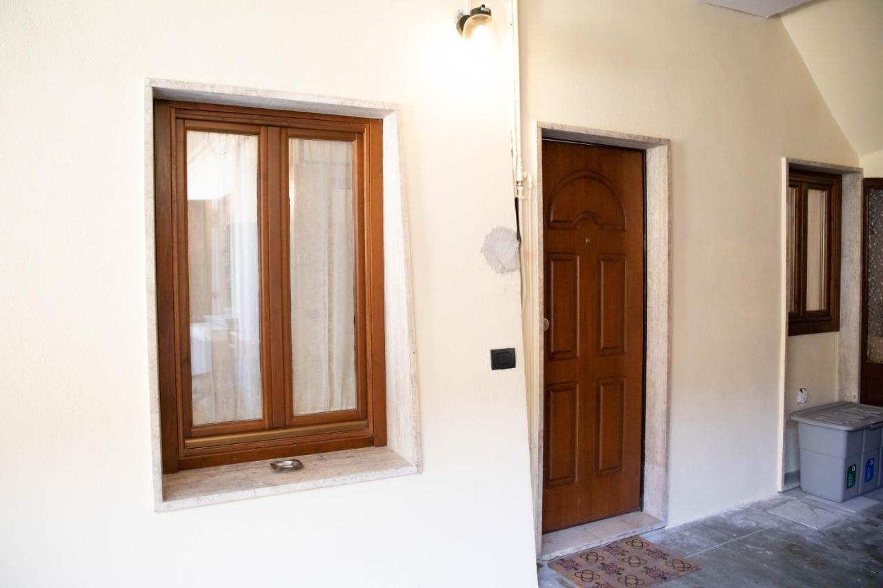 Appartamenti in Centro Storico a 15 min Dal Lago d'Iseo - Free Wi-Fi - AC - B&B