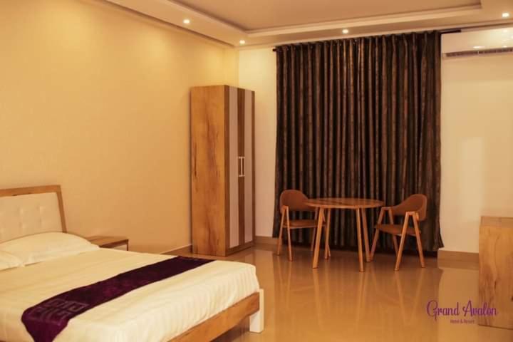 Grand Avalon - Chambres d’hôtes Pothuhera