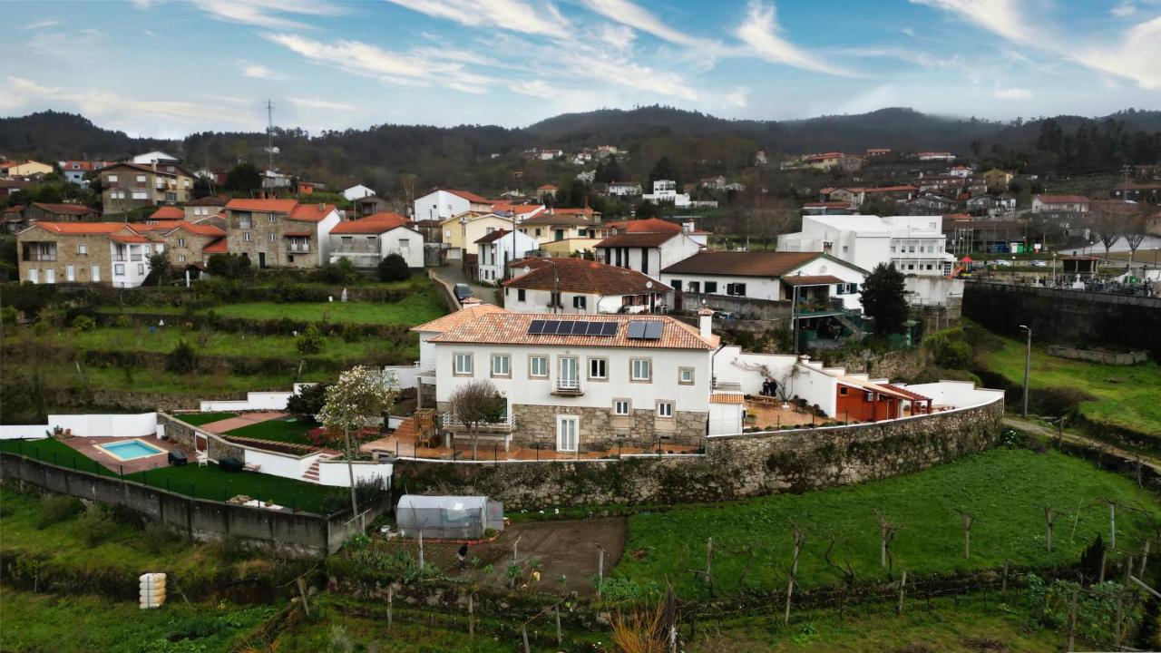 B&B Vale de Cambra - Coliving The VALLEY Portugal apartments with an office desk in each bedroom and a shared kitchen - Bed and Breakfast Vale de Cambra