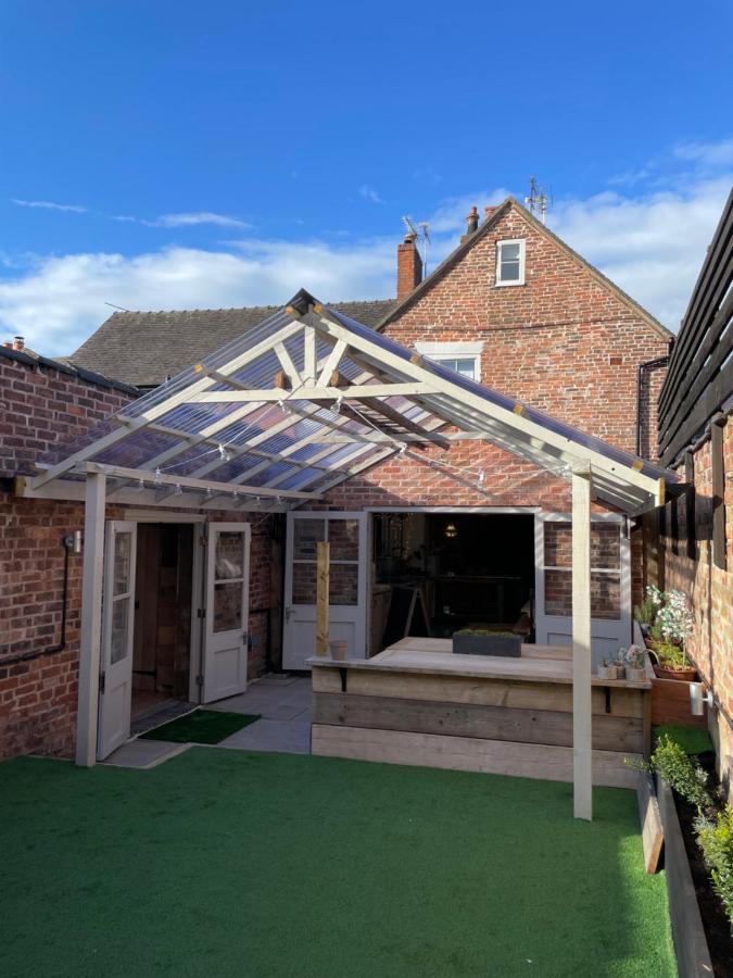 The Walled Garden at Cheshire Boutique Bathhouse - B&B Nantwich