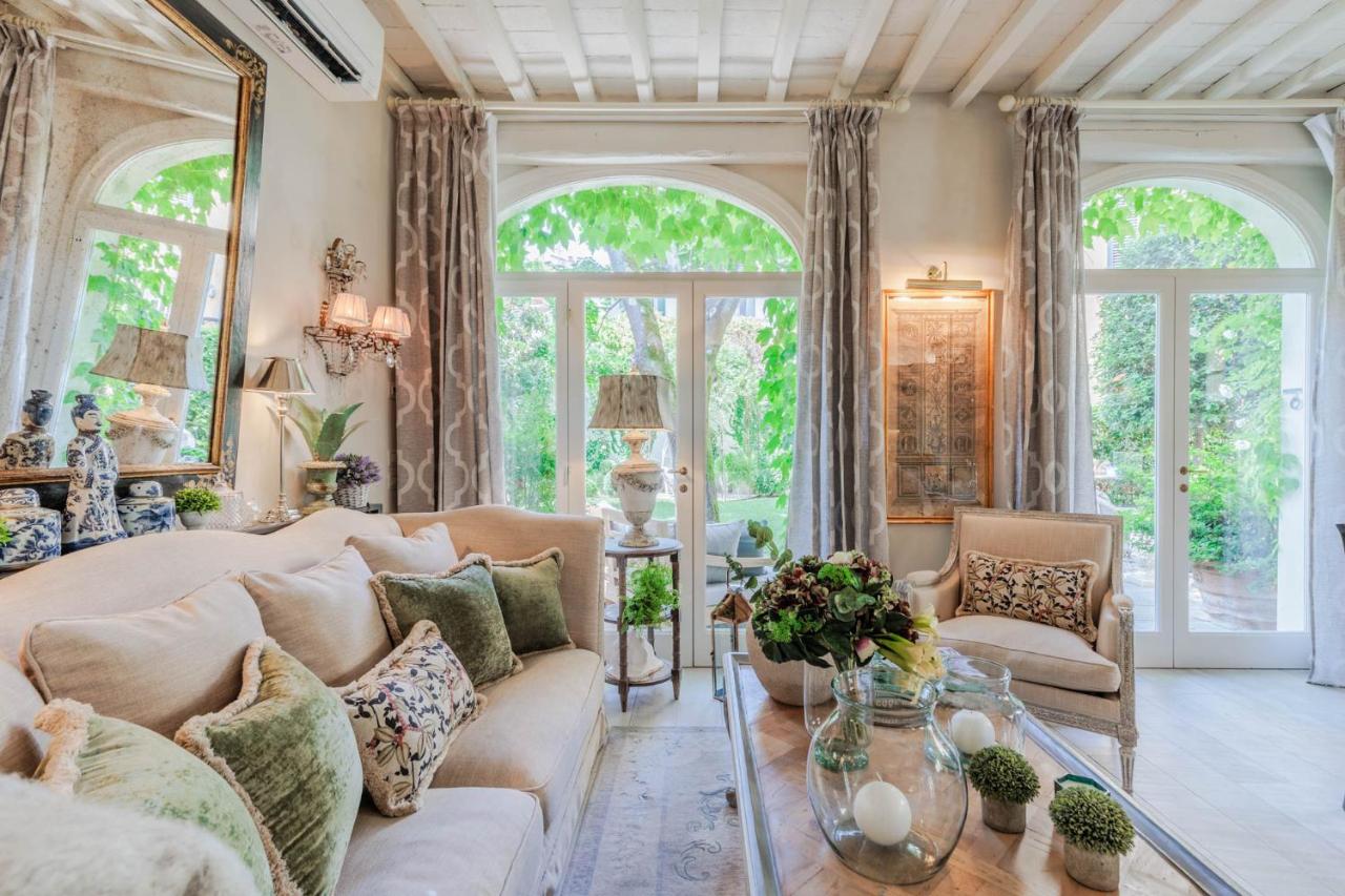 LA CASINA Luxury Apartment inside the Walls of Lucca with Garden, airconditioning, Wifi - B&B