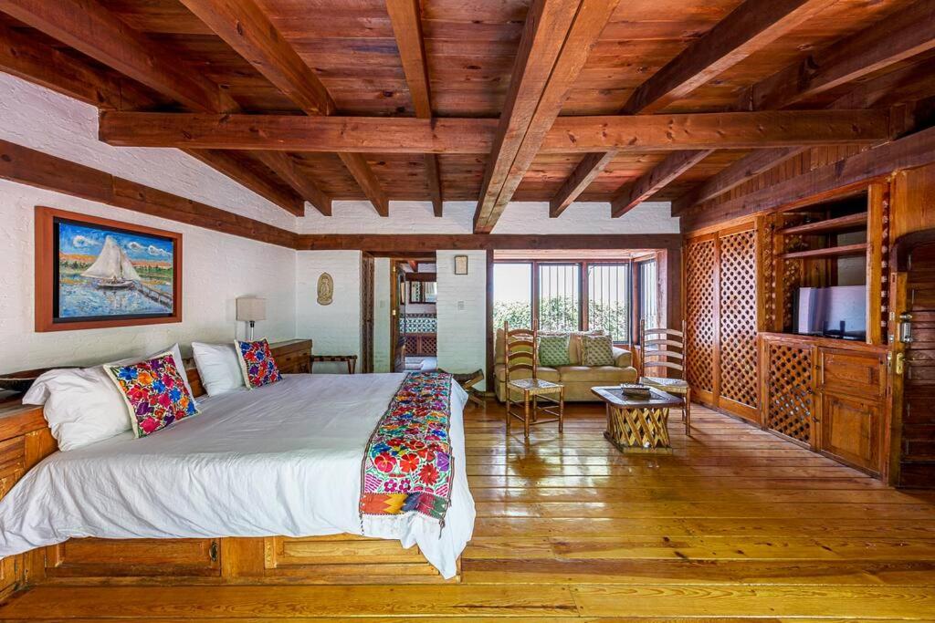 Agradable Hostal sobre el Centro de Valle de Bravo - B&B