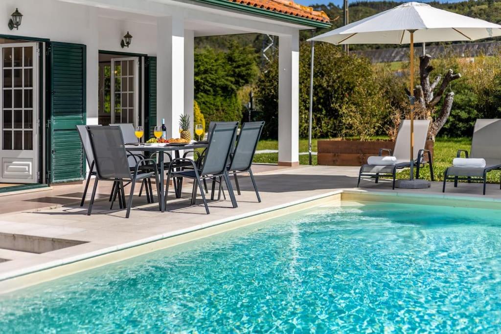 B&B Famalicão - Villa Coral - Private Heated Pool & Hot tub - Bed and Breakfast Famalicão