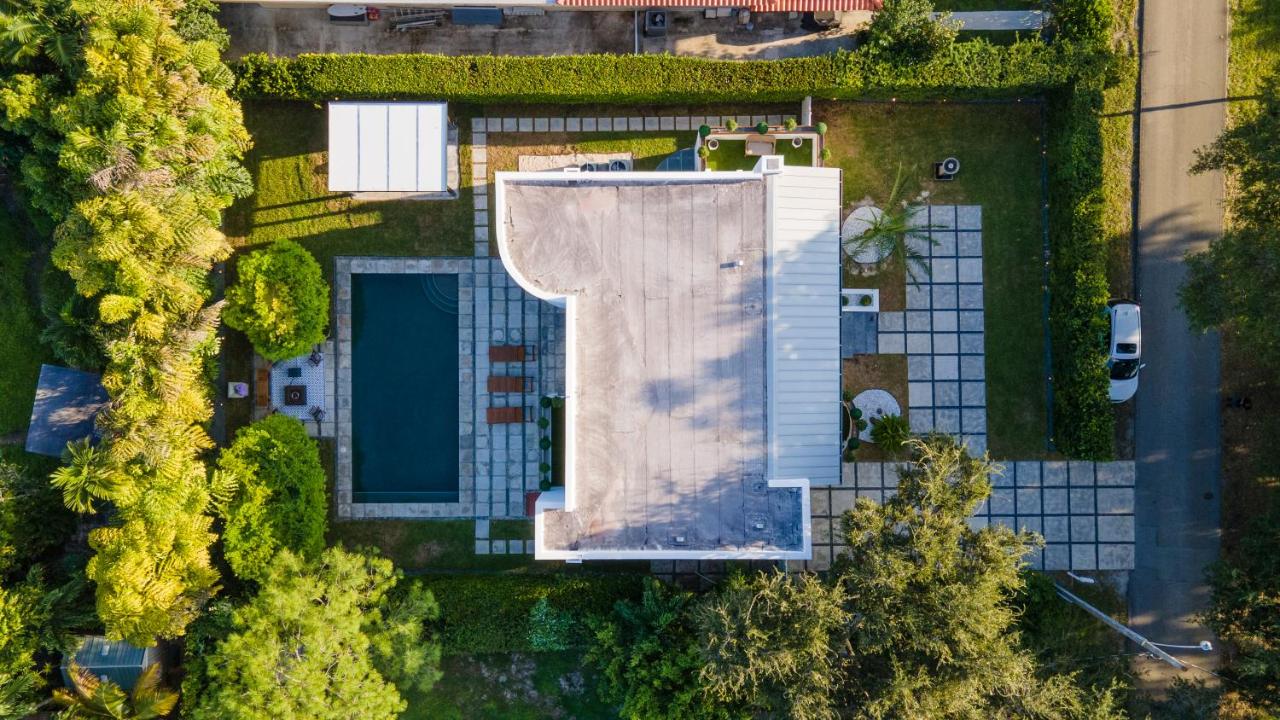 Villa Fiorenza w Heated Pool & Cabana , BBQ Grill - B&B Biscayne Park