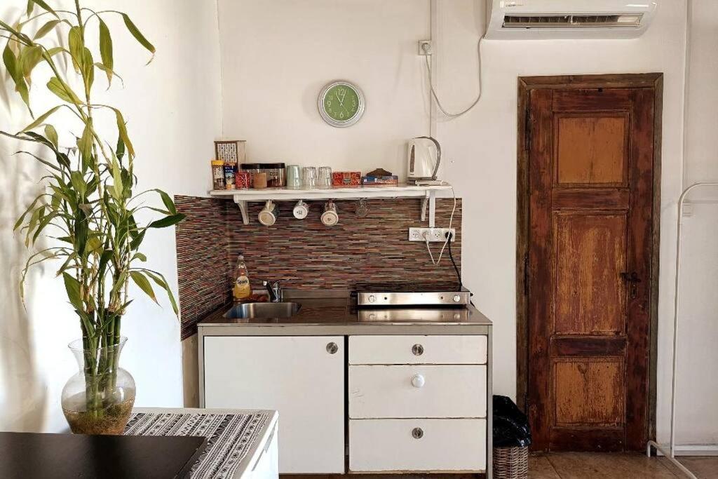 BIG BIG TERRACE KEREM COSY STUDIO - B&B
