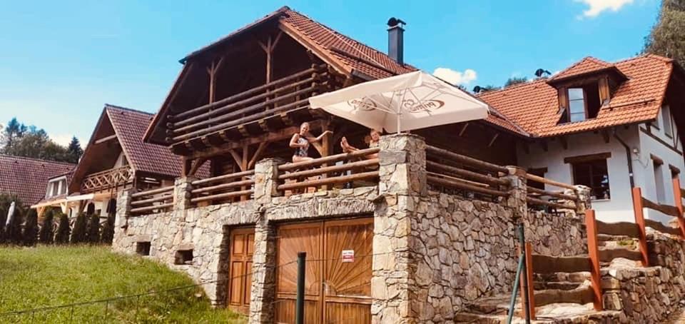 Apartmány Srub Jenišov - Bed and Breakfast