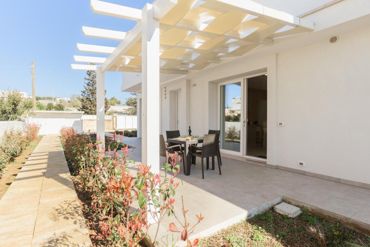 Villa Elena - Two Luxury Suites, garden & fast Wi-Fi near the Sea - B&B
