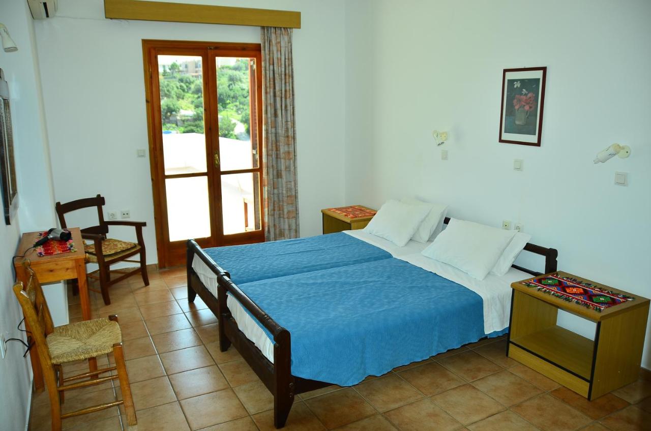 Family One-Bedroom (2 Adults + 2 Children)