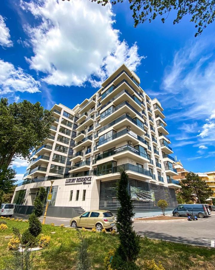 Senior Apartment- 3 room- Luxury Residence Mamaia - Bed and Breakfast Mamaia
