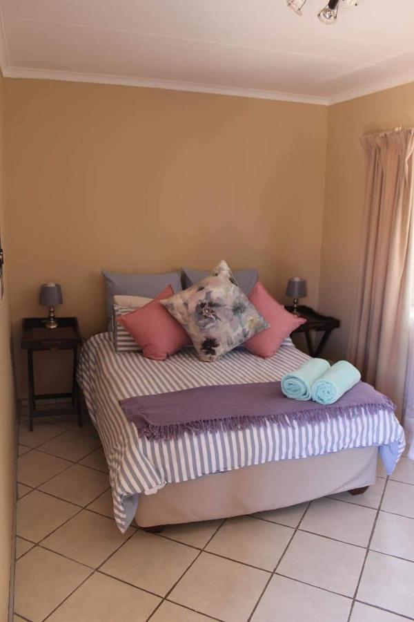 B&B Krugersdorp - Swartbessie Geusthouse - Bed and Breakfast Krugersdorp