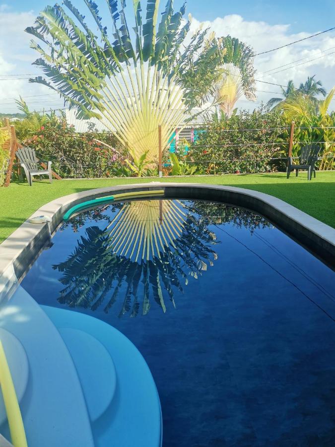 Au cœur du papillon piscine collective en famille - B&B