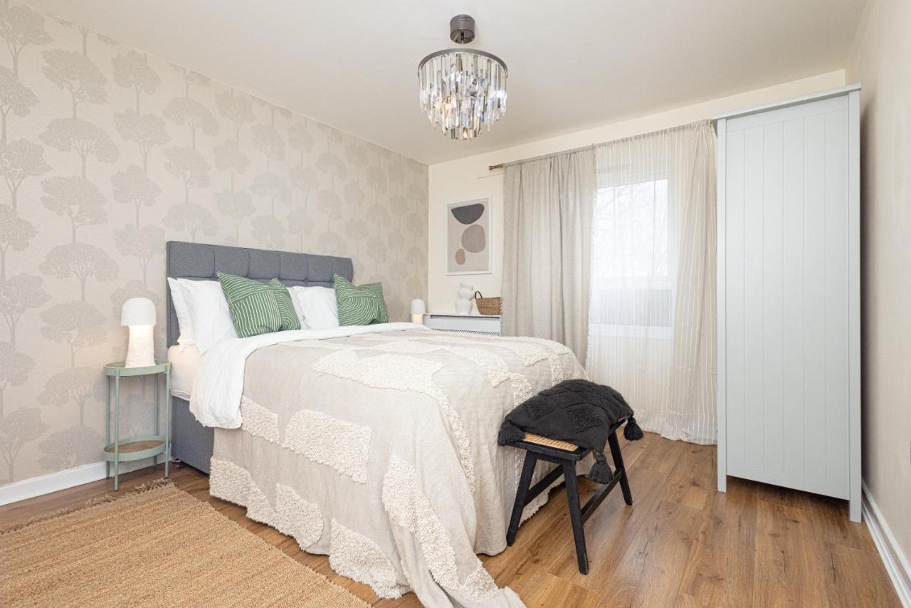 Luxury Apartment, Birmingham-Parking - B&B Birmingham