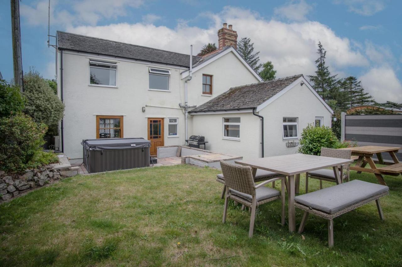 B&B Amroth - Pendeilo Villa - 5 Bedroom Holiday Home - Amroth - Bed and Breakfast Amroth