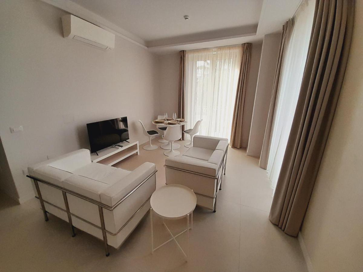 Apartment mit Balkon