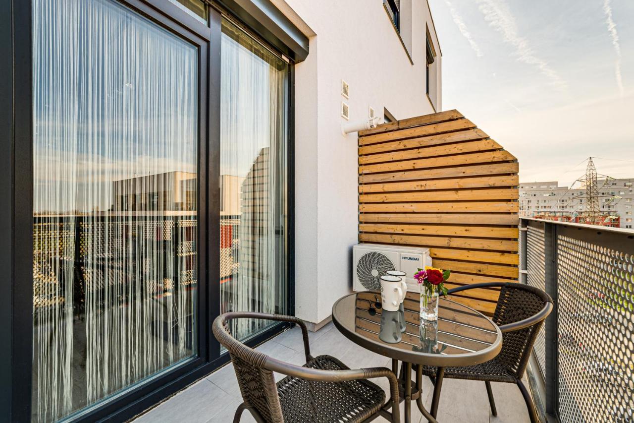 ARI Cinema Apartament with 2M Videoproiector - Ferienwohnung Arad