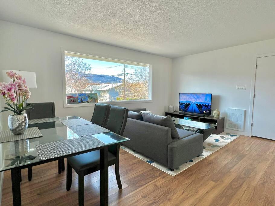 B&B Penticton - Central Penticton. Alongside KVR Trail. Freshly Renovated. Pet Friendly. - Bed and Breakfast Penticton