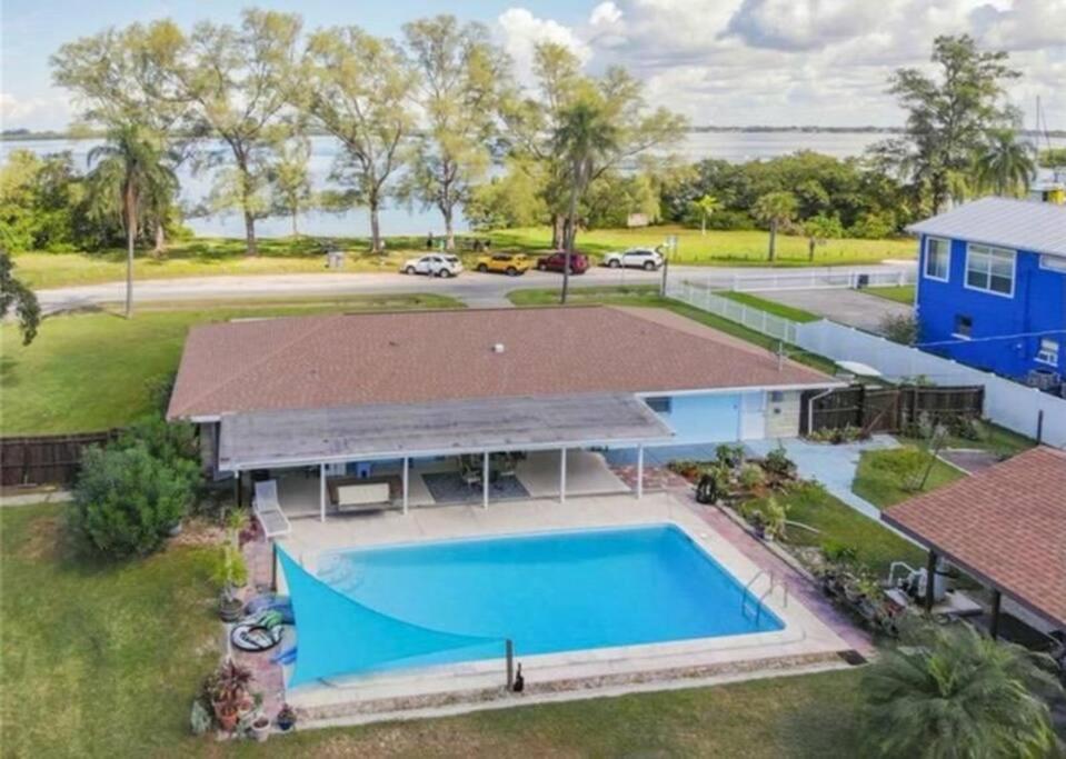 B&B Bradenton - Pool home on the Bay, large private yard near AMI - Bed and Breakfast Bradenton