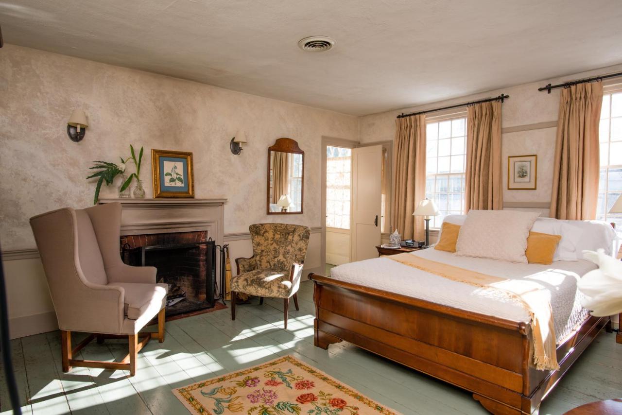 Queen Room with Spa Bath