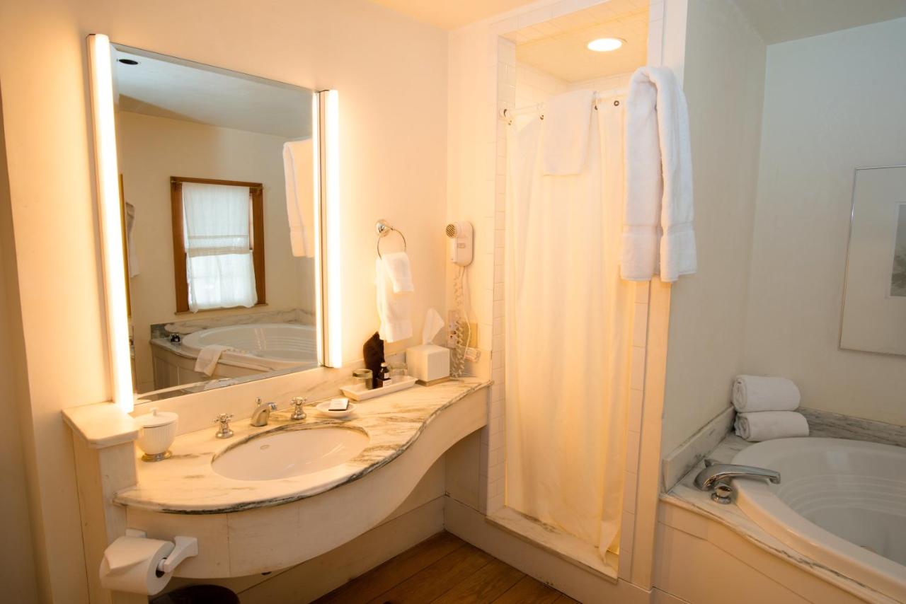 King Room with Full Bath